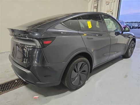 Used 2026 Tesla Model Y Long Range RWD image 9
