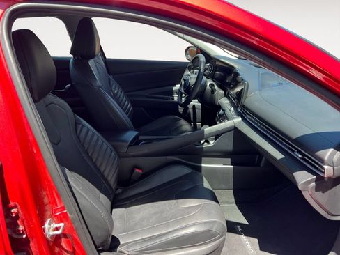 Used 2023 Hyundai Elantra Limited w/ Preferred Accessory Package FWD image 15