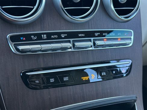 Certified 2022 Mercedes-Benz GLC 300 4MATIC w/ Premium Package Lite image 23