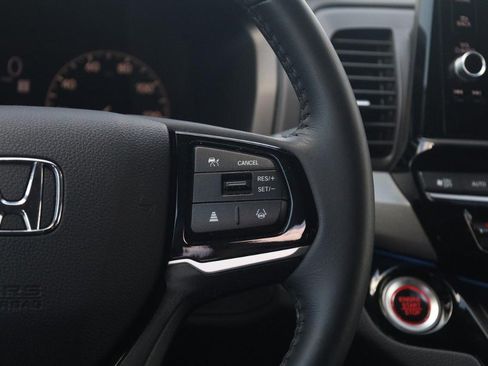 Certified 2025 Honda Odyssey Touring image 9