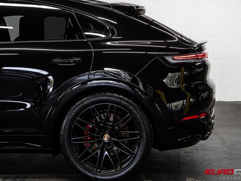 Used 2025 Porsche Cayenne GTS image 12