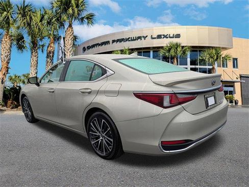Certified 2025 Lexus ES 300h w/ Premium Package image 6