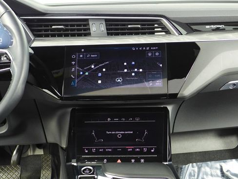 Used 2024 Audi Q8 e-tron Premium Plus w/ Premium Plus Package AWD/4WD image 26