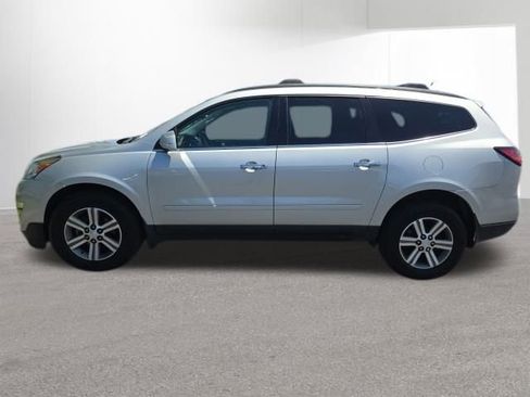 Used 2016 Chevrolet Traverse LT FWD image 2