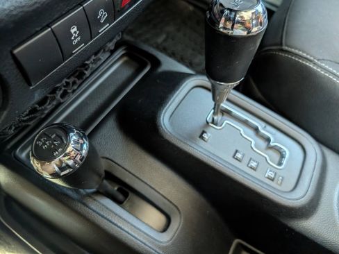 Used 2014 Jeep Wrangler Unlimited Sahara AWD/4WD image 24
