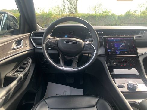 Used 2024 Jeep Grand Cherokee L Limited w/ Black Appearance Package image 16