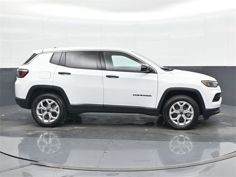 Used 2025 Jeep Compass Sport image 5
