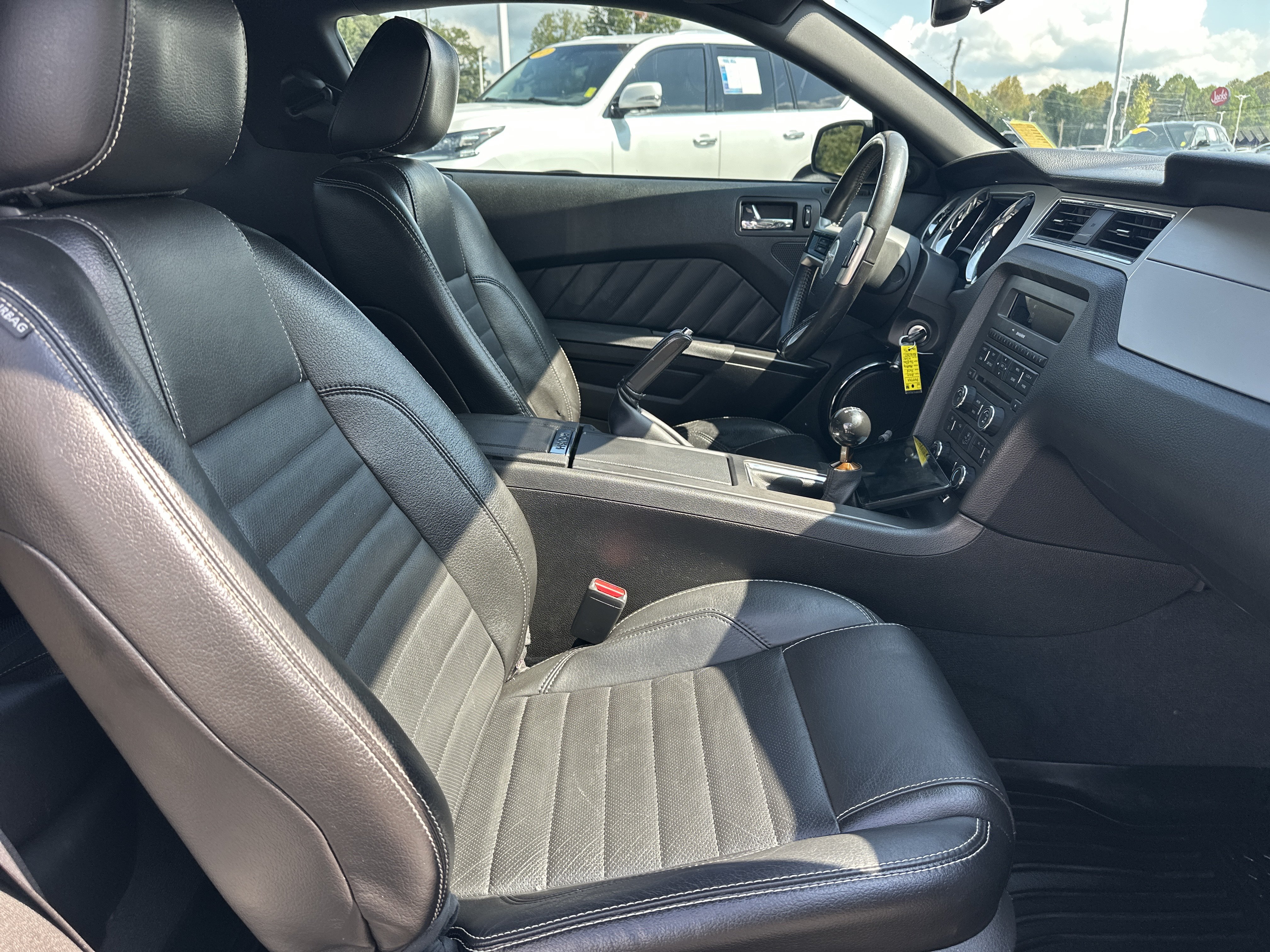 Used 2010 Ford Mustang GT RWD image 14