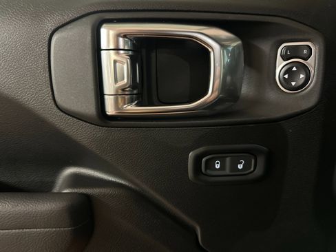 New 2025 Jeep Wrangler Rubicon w/ Xtreme 35 Tire Package image 10