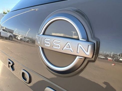 Used 2024 Nissan Rogue SV w/ SV Premium Package AWD/4WD image 13