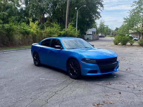 Used 2019 Dodge Charger SXT w/ Blacktop Package RWD image 3