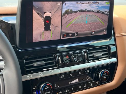 New 2026 Nissan Pathfinder Platinum w/ Accent Package FWD image 25