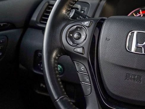 Used 2017 Honda Pilot Touring image 16