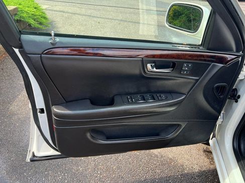 Used 2011 Cadillac DTS Luxury image 15