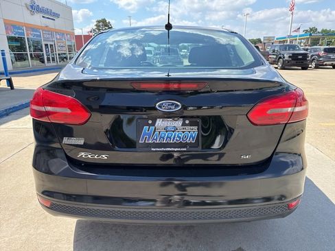 Used 2016 Ford Focus SE w/ SE Cold Weather Package FWD image 25