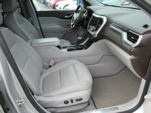 Used 2018 GMC Acadia SLT FWD image 10