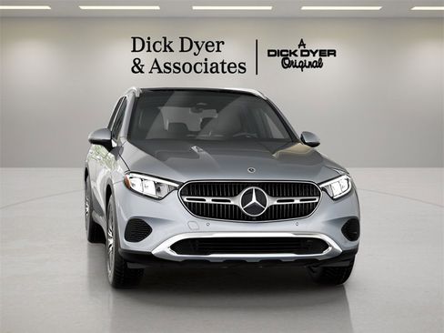 Used 2025 Mercedes-Benz GLC 300 4MATIC image 34