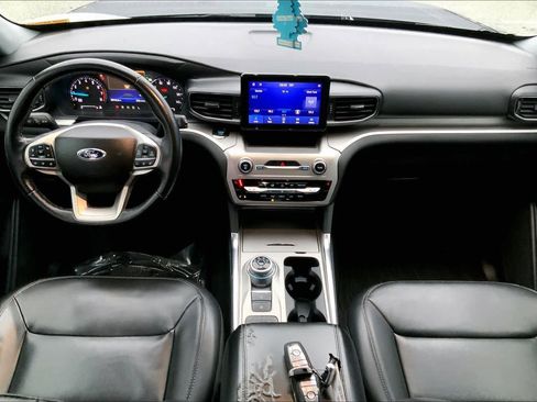 Certified 2022 Ford Explorer XLT w/ Equipment Group 202A image 13