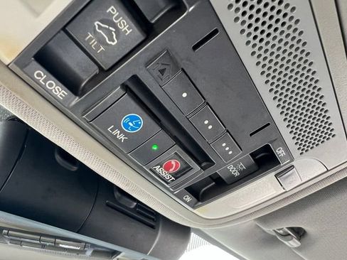 Used 2015 Acura TLX w/ Technology Package image 32