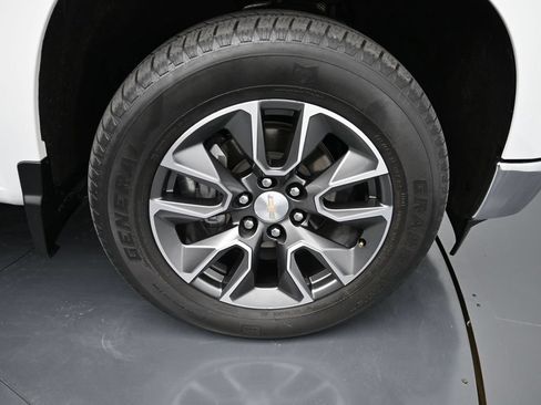 Used 2024 Chevrolet Silverado 1500 LT RWD image 16