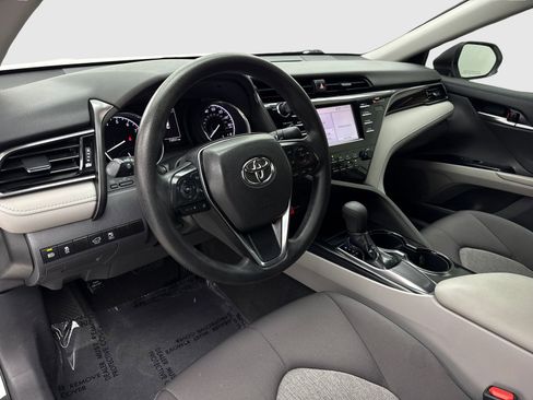 Used 2019 Toyota Camry LE FWD image 18