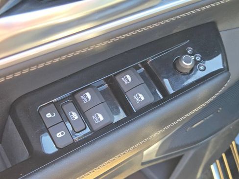 Used 2024 Jeep Wagoneer 4WD w/ Premium Group I image 23