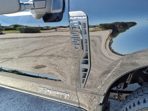 Used 2025 Ford F250 Platinum AWD/4WD image 11