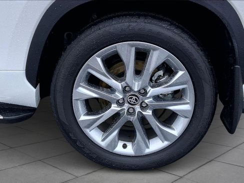 Used 2025 Toyota Highlander Limited image 11