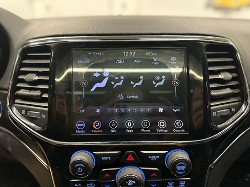 Used 2020 Jeep Grand Cherokee Limited w/ Luxury Group II image 23