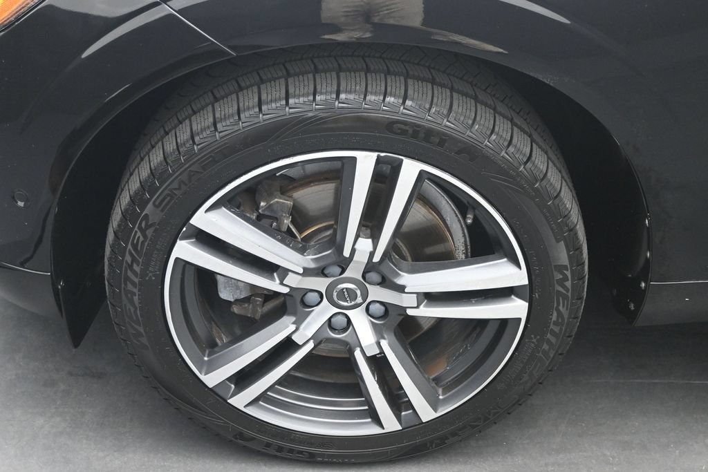 Used 2018 Volvo XC60 T6 Momentum w/ Convenience Package AWD/4WD image 13