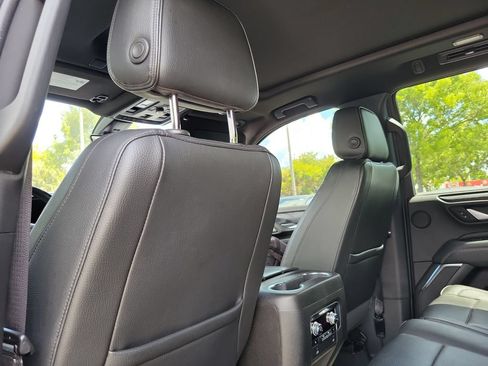 Used 2022 GMC Yukon Denali w/ Denali Premium Package AWD/4WD image 16