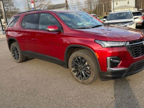 Used 2023 Chevrolet Traverse RS image 2