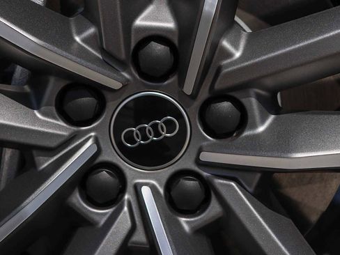 Used 2025 Audi Q3 2.0T Premium w/ Convenience Package AWD/4WD image 15