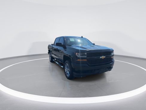 Used 2018 Chevrolet Silverado 1500 Custom w/ Custom Value Package image 2