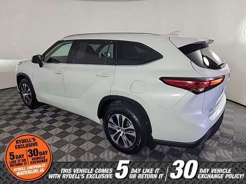 Used 2022 Toyota Highlander XLE image 7