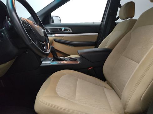Used 2016 Ford Explorer XLT FWD image 17