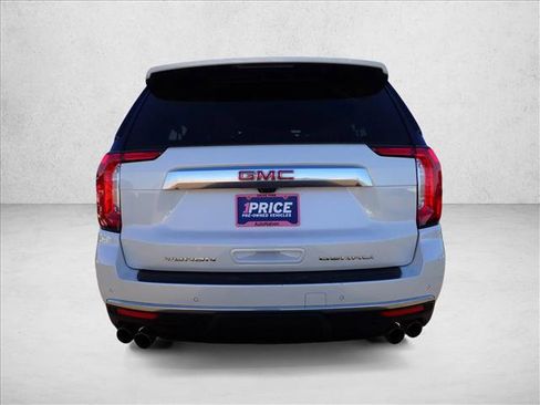 Used 2022 GMC Yukon XL Denali w/ Denali Premium Package image 3