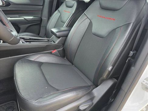 Used 2025 Jeep Compass Trailhawk AWD/4WD image 12