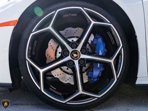Used 2021 Lamborghini Huracan EVO image 26