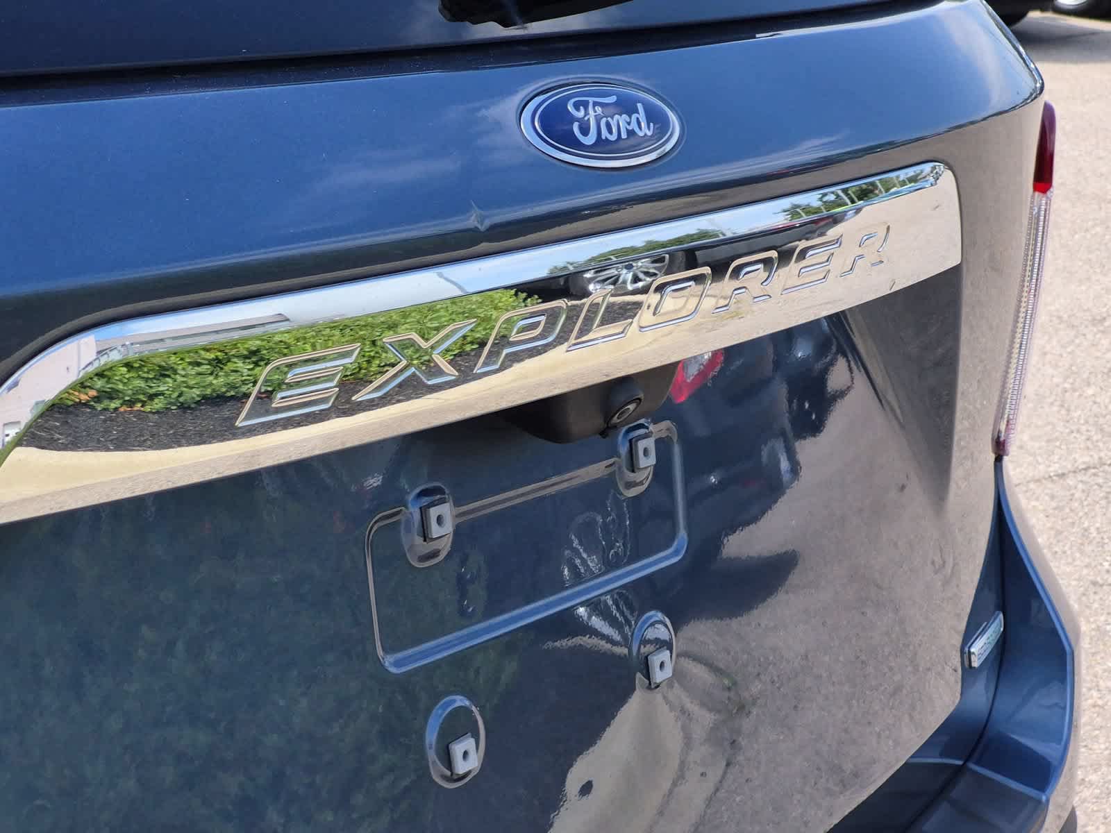 Used 2020 Ford Explorer XLT RWD image 13