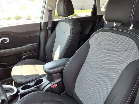 Used 2018 Kia Soul + FWD image 16