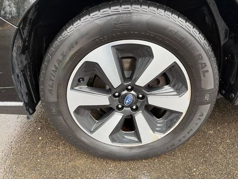 Used 2017 Subaru Forester 2.5i Premium AWD/4WD image 19