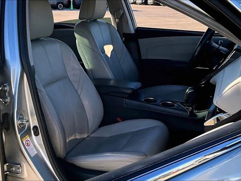 Used 2017 Toyota Avalon Limited image 8