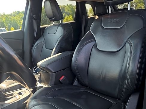 Used 2017 Jeep Cherokee Limited AWD/4WD image 9