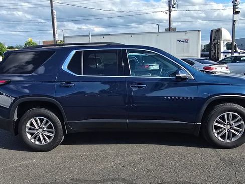 Used 2023 Chevrolet Traverse LT w/ Rear Camera Mirror Package AWD/4WD image 3