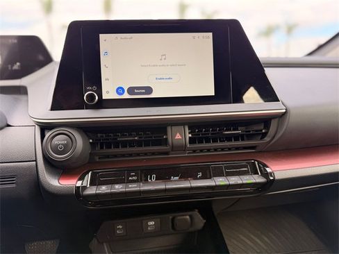 Used 2025 Toyota Prius Plug-In Hybrid image 15