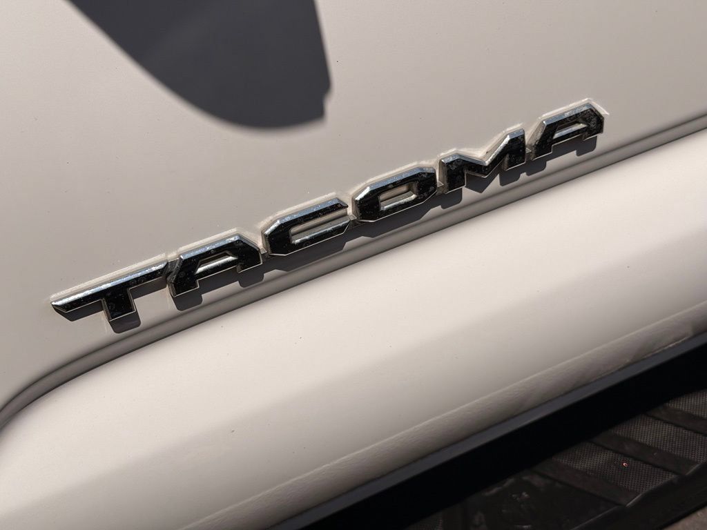 Used 2021 Toyota Tacoma TRD Off-Road w/ TRD Premium Off Road Package AWD/4WD image 10