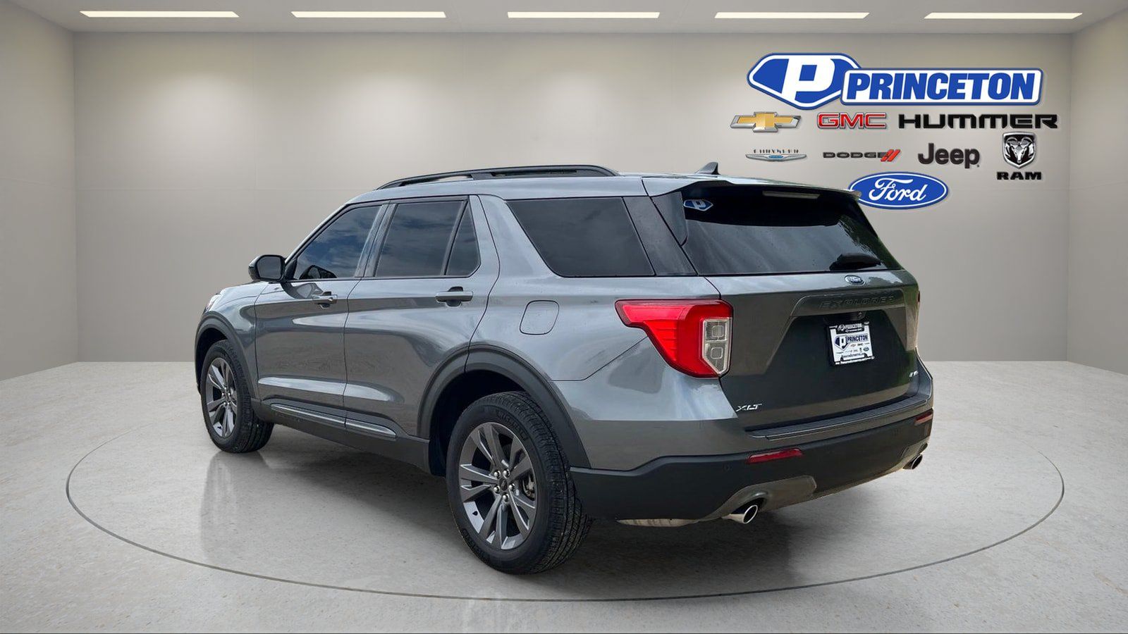 Used 2024 Ford Explorer XLT w/ Equipment Group 202A AWD/4WD image 5