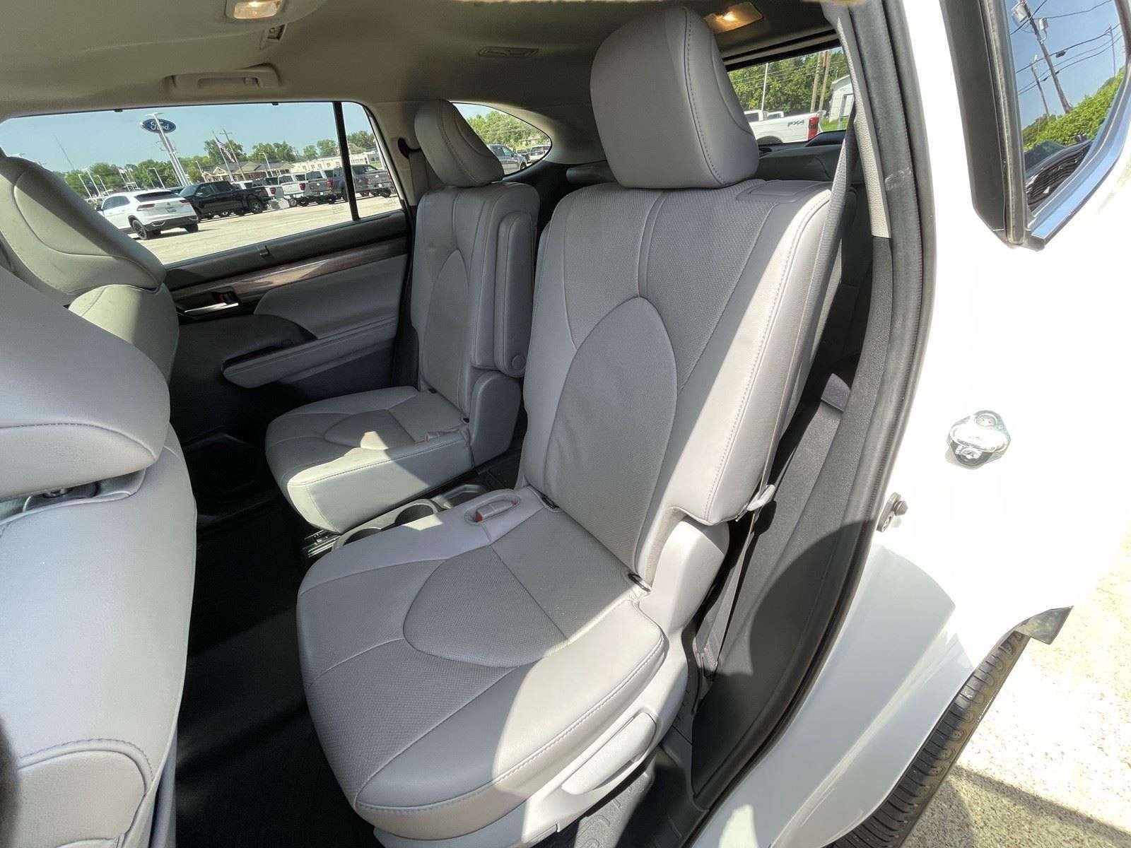 Used 2020 Toyota Highlander Limited FWD image 41