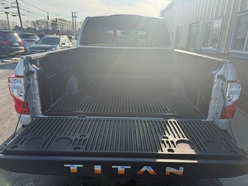 Used 2018 Nissan Titan SV w/ SV Convenience Package image 25